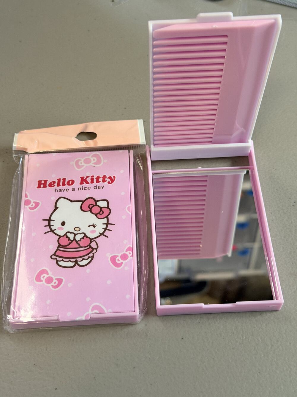 #HK-689 Hello Kitty Pocket Mirror & Comb Set